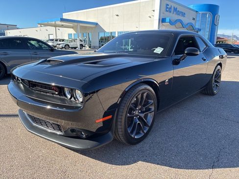Used 2022 Dodge Challenger R/T Scat Pack image 1
