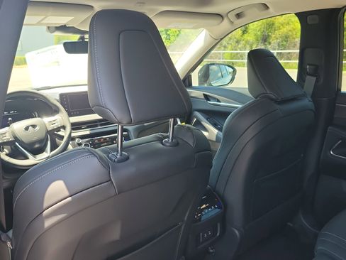 Used 2026 INFINITI QX60 Luxe w/ Cargo Package FWD image 9
