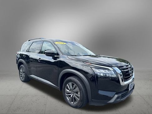 Used 2024 Nissan Pathfinder SV image 6