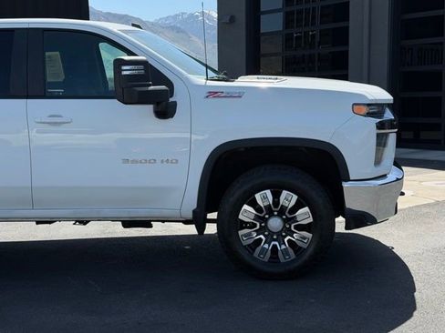 Used 2020 Chevrolet Silverado 3500 LT AWD/4WD image 3