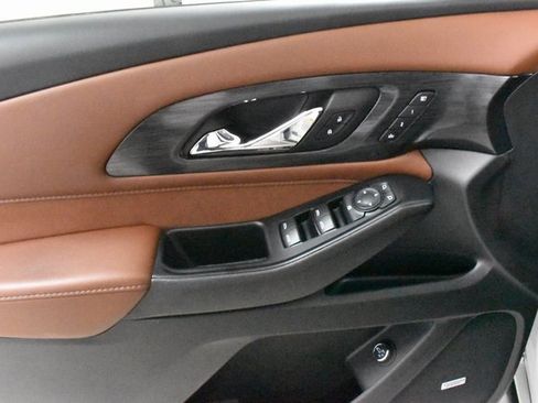 Used 2021 Chevrolet Traverse High Country image 19