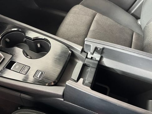 Used 2025 Nissan Rogue SV FWD image 33