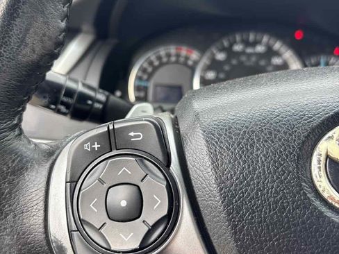 Used 2012 Toyota Camry SE FWD image 17