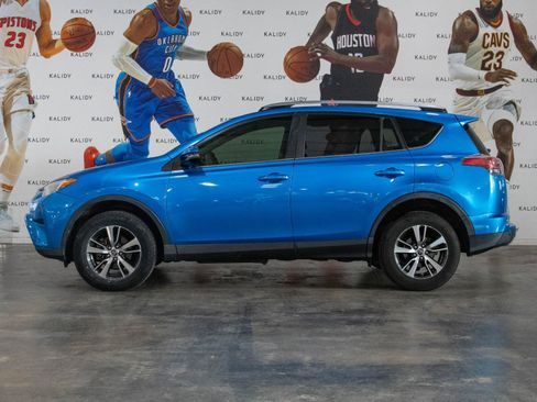 Used 2018 Toyota RAV4 XLE image 19