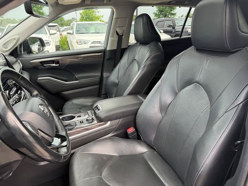 Used 2020 Toyota Highlander Limited AWD/4WD image 10
