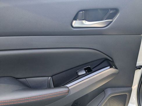 Used 2025 Nissan Altima 2.5 SR image 23