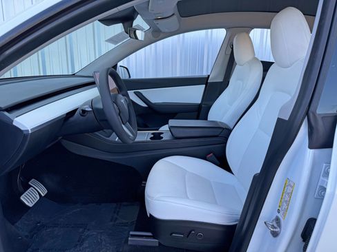 Used 2021 Tesla Model Y Performance image 17