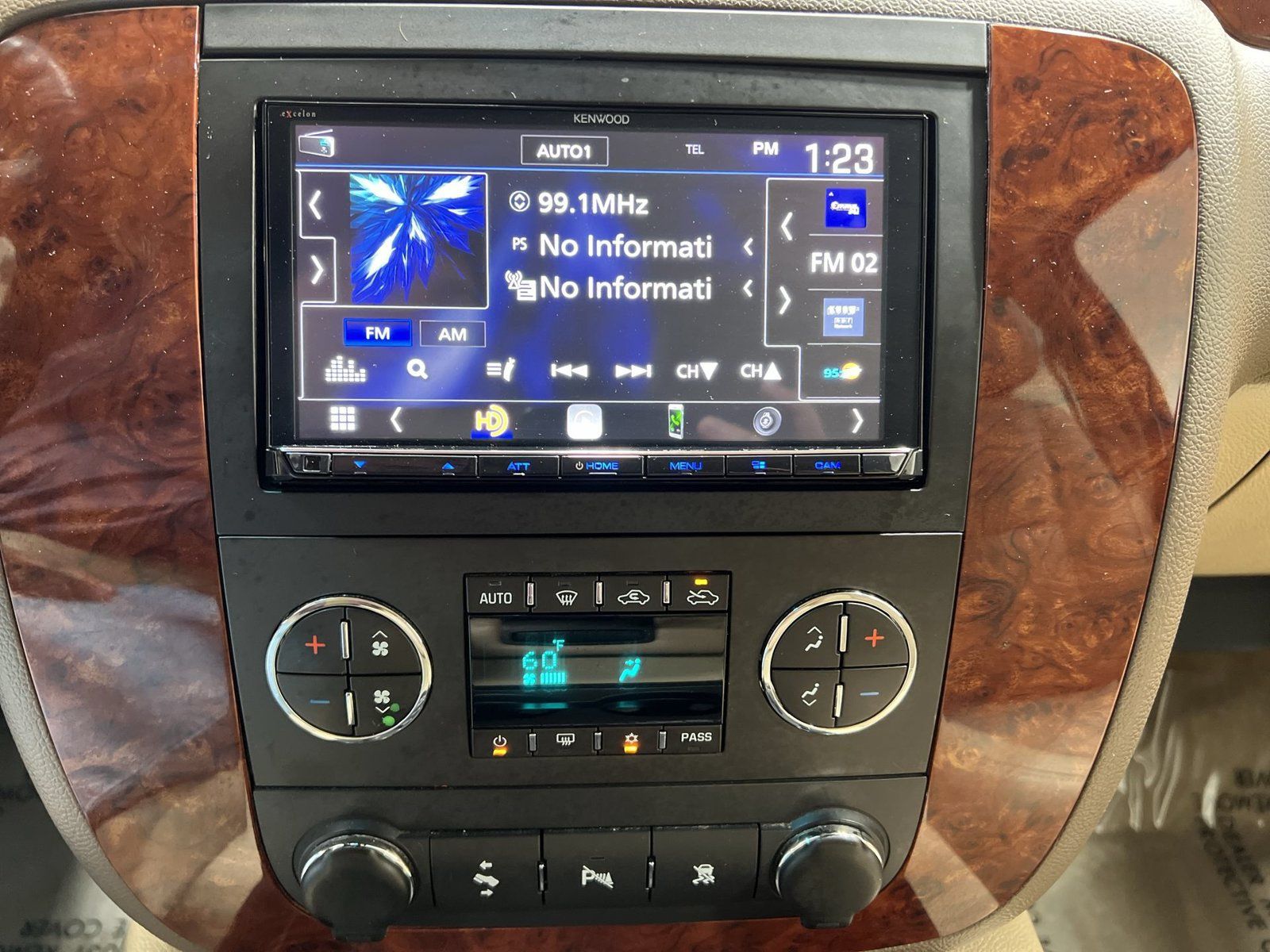 Used 2011 Chevrolet Avalanche LTZ RWD image 16