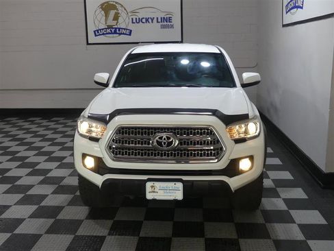 Used 2017 Toyota Tacoma TRD Off-Road w/ Tow Package image 3