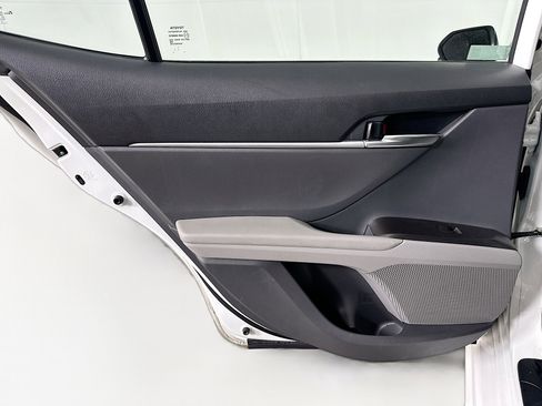 Used 2022 Toyota Camry SE image 25