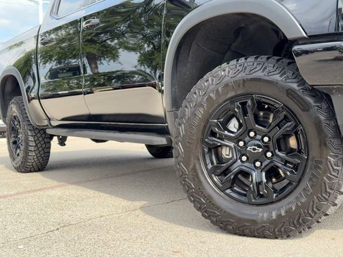 Used 2025 Chevrolet Silverado 1500 ZR2 w/ Technology Package image 2