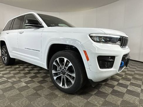 Used 2023 Jeep Grand Cherokee Overland w/ Luxury Tech Group IV AWD/4WD image 2