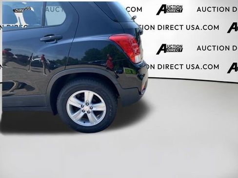 Used 2020 Chevrolet Trax LS FWD image 12
