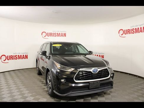 Used 2021 Toyota Highlander XLE AWD/4WD image 12