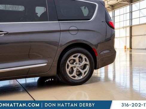 Used 2023 Chrysler Pacifica Limited image 63