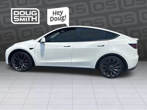 Used 2023 Tesla Model Y Performance AWD/4WD image 2