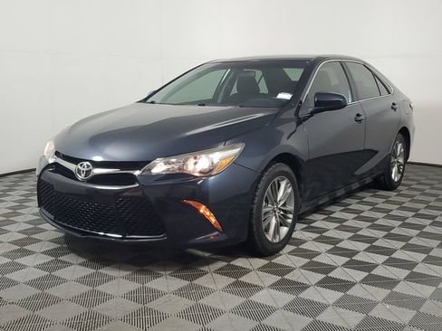 Used 2017 Toyota Camry SE FWD image 3