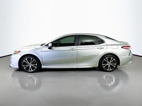Used 2020 Toyota Camry SE image 4