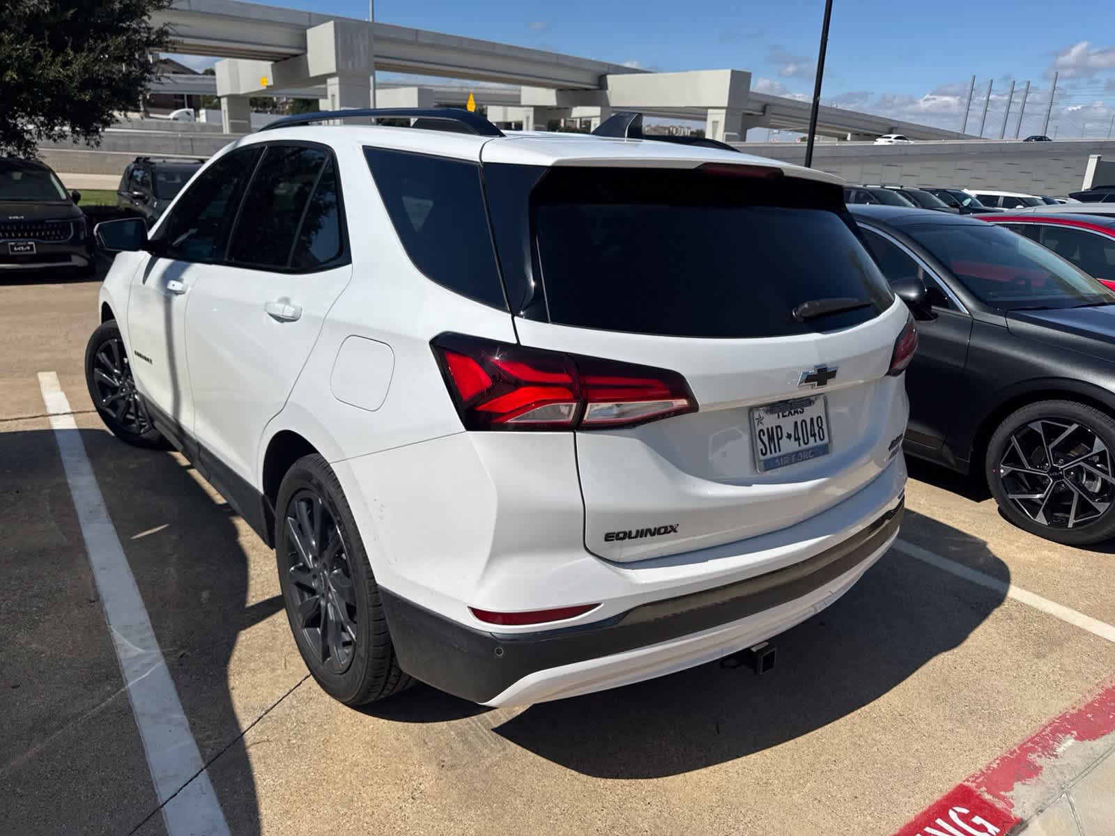 Used 2022 Chevrolet Equinox RS w/ RS Leather Package FWD image 4