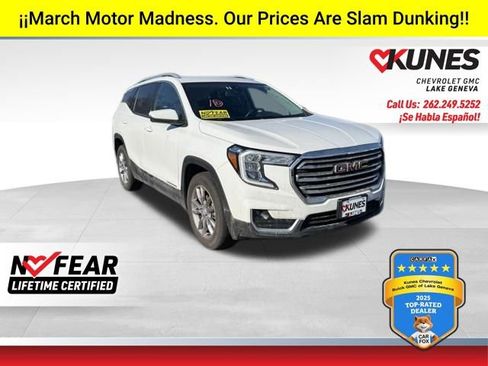 Used 2024 GMC Terrain SLT image 1