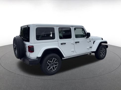 Used 2025 Jeep Wrangler Sahara image 14