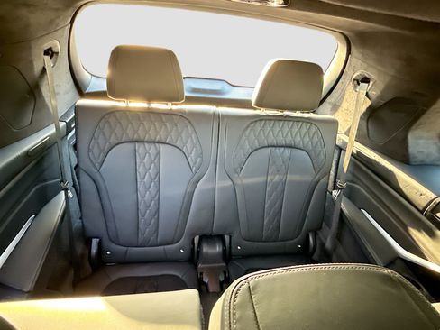 Used 2025 BMW X7 M60i image 22