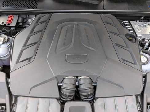 Certified 2025 Porsche Cayenne Turbo AWD/4WD image 36