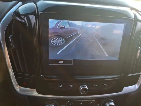 Used 2023 Chevrolet Traverse LT image 19