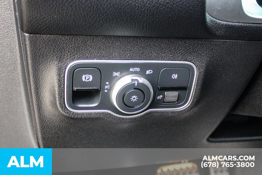 Used 2025 Mercedes-Benz GLB 250 image 30