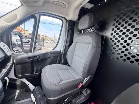 Used 2025 RAM ProMaster 2500 w/ U-Haul Equipment Group FWD image 15