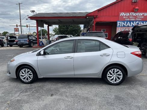 Used 2018 Toyota Corolla LE FWD image 8