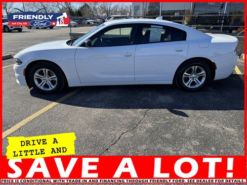 Used 2023 Dodge Charger SXT image 2