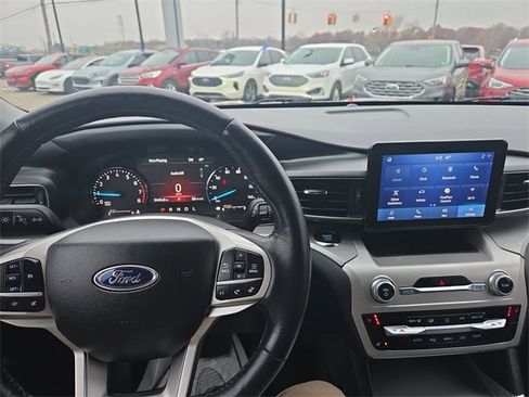 Certified 2022 Ford Explorer XLT w/ Equipment Group 202A image 39