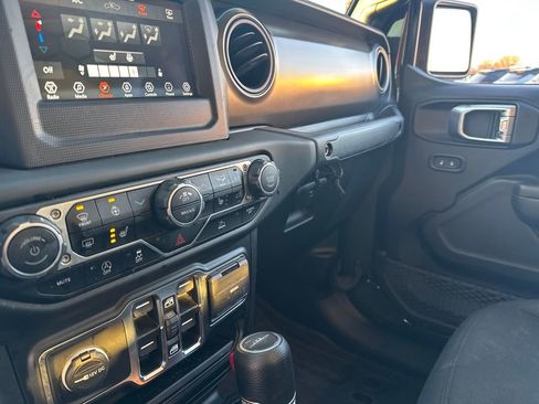 Used 2023 Jeep Gladiator Sport image 19