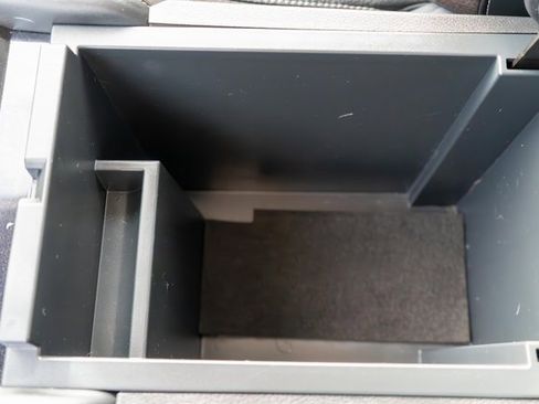 Used 2024 Nissan Pathfinder SL w/ Black Appearance Package image 35