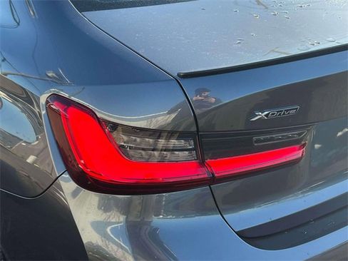 Used 2019 BMW 330i xDrive Sedan w/ Premium Package image 9