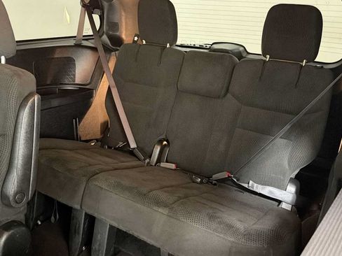 Used 2017 Dodge Grand Caravan SE FWD image 23