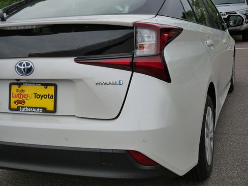 Certified 2020 Toyota Prius LE FWD image 18