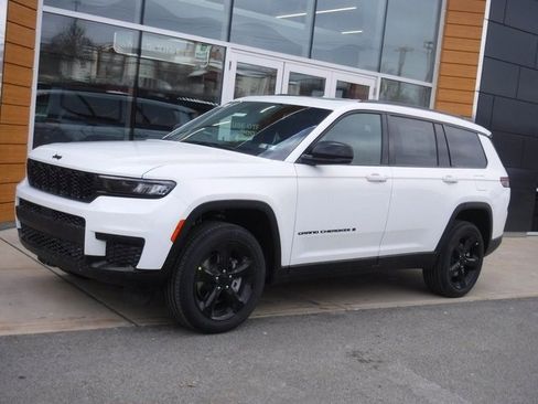 New 2025 Jeep Grand Cherokee L Altitude image 1