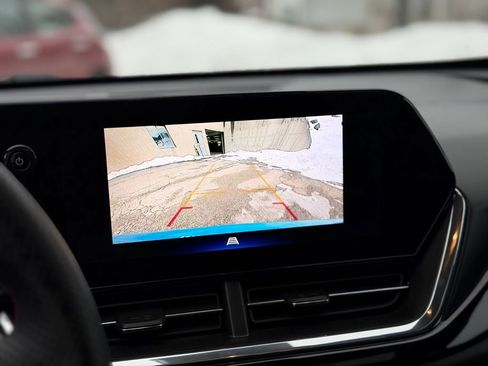 Used 2025 Chevrolet Trax RS w/ Sunroof Package image 18