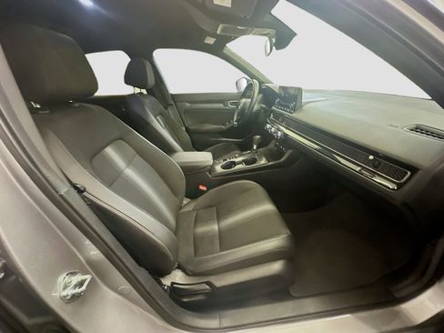 Used 2025 Honda Civic Sport image 31
