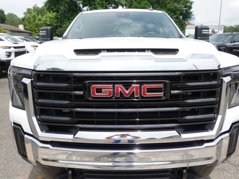Used 2024 GMC Sierra 2500 Pro w/ Convenience Package image 6