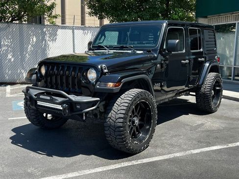 Used 2020 Jeep Wrangler Unlimited Sahara w/ Uconnect 4C Nav & Sound Group AWD/4WD image 3