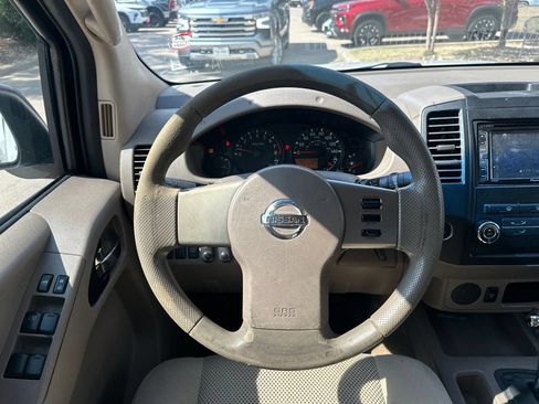 Used 2010 Nissan Frontier SE RWD image 13