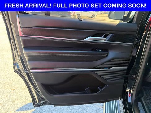 Used 2024 Jeep Grand Wagoneer Series II Obsidian w/ Quick Order Packagew 28T AWD/4WD image 32