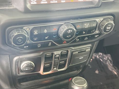 Used 2023 Jeep Gladiator Overland AWD/4WD image 16