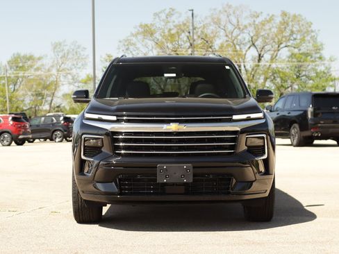 New 2026 Chevrolet Traverse High Country w/ LPO, Floor Liner Package AWD/4WD image 2