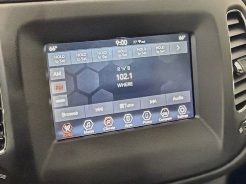 Used 2020 Jeep Compass Latitude w/ Popular Equipment Group FWD image 19