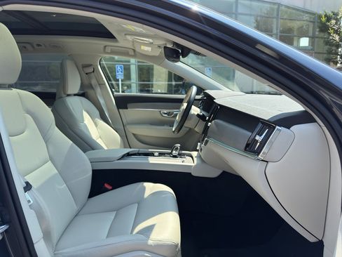 Certified 2025 Volvo V90 B6 Cross Country Plus AWD/4WD image 26