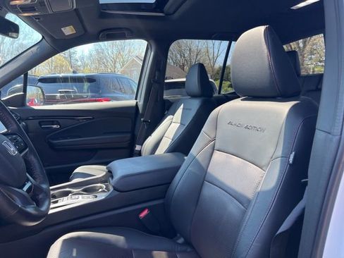 Used 2025 Honda Ridgeline Black Edition image 3